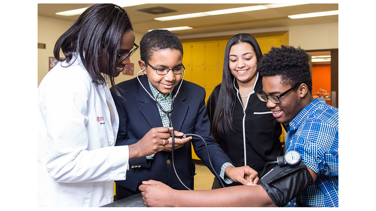 Medical Schools Offer STEM Pipeline Programs
